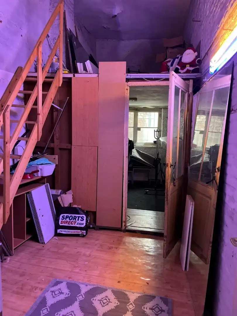 Een commercieel gelijkvloers van +-90,00m² foto 6