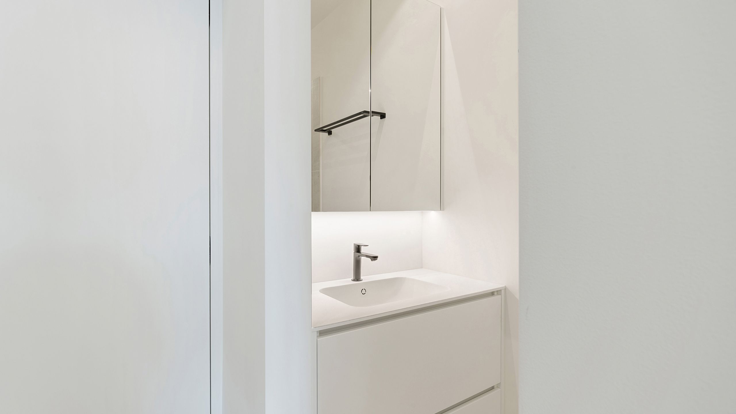 Exclusief zongericht  ruim appartement met open zicht en dubbele autostaanplaats [Koningslaan]. foto 27