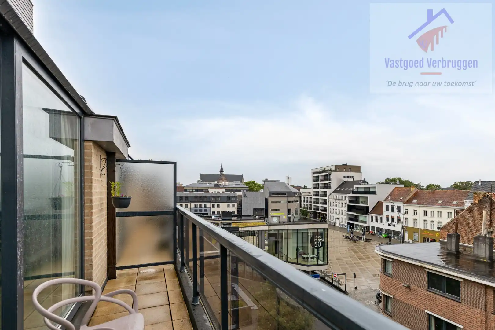 Exclusief wonen in het hart van Aalst foto {{pictureIndex}}