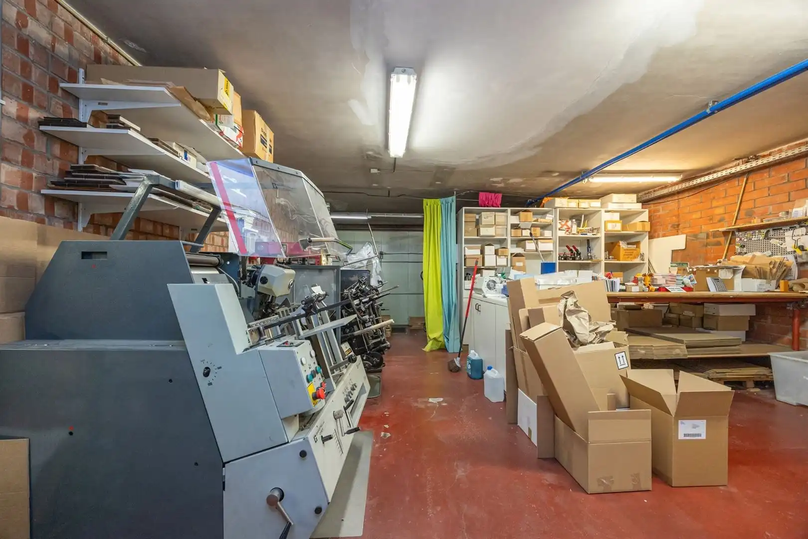 Ruim commercieel gelijkvloers 241m² op toplocatie tegenover AZ Klina foto 16