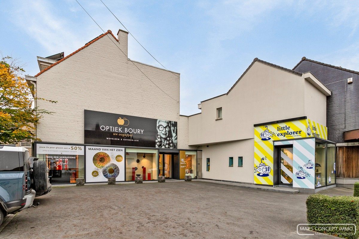 Te koop handelspand op top locatie met bovenliggend ruim appartement foto 2