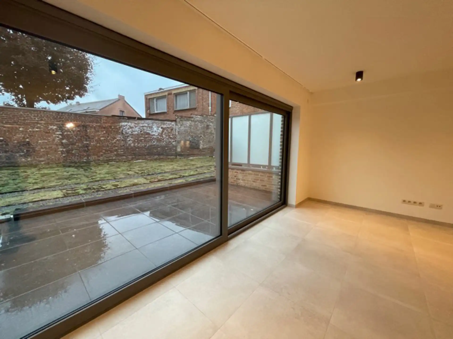 Gelijkvloers BEN appartement met terras en garage foto 11