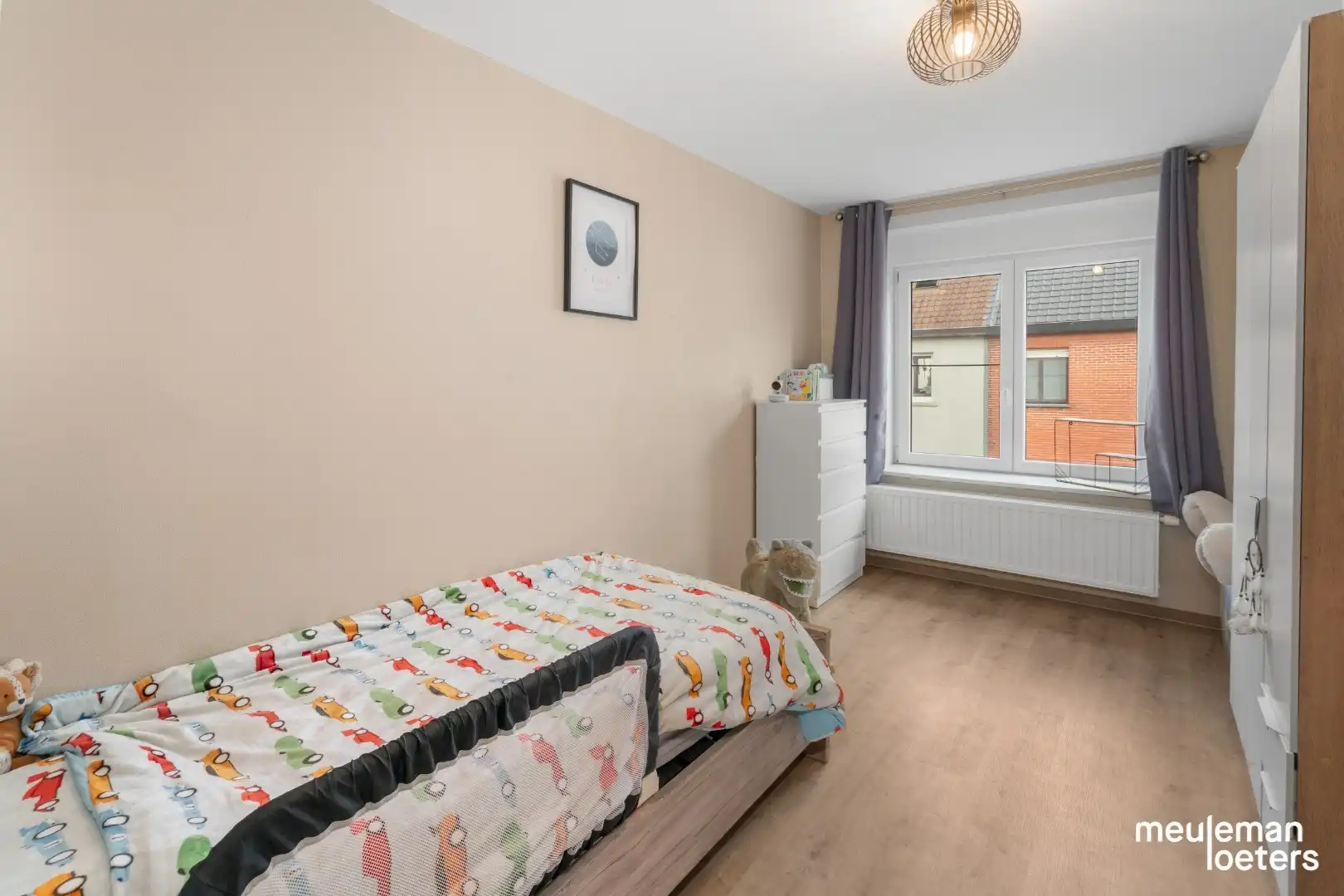 Gezinswoning met drie slaapkamers en inpandige garage  foto 13