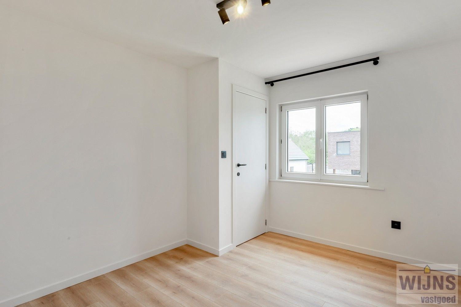Prachtig gerenoveerde woning met 3 slpkm foto 20