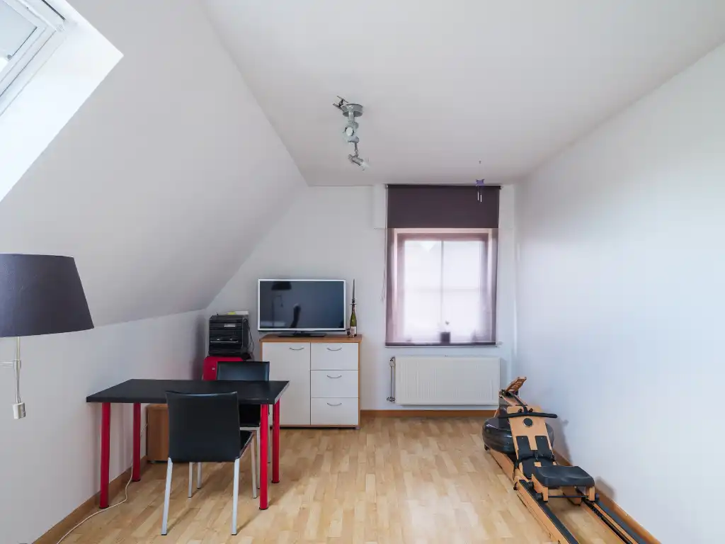 Karaktervolle gezinswoning met 4 slaapkamers, een bijbouw en een volwassen tuin foto 16