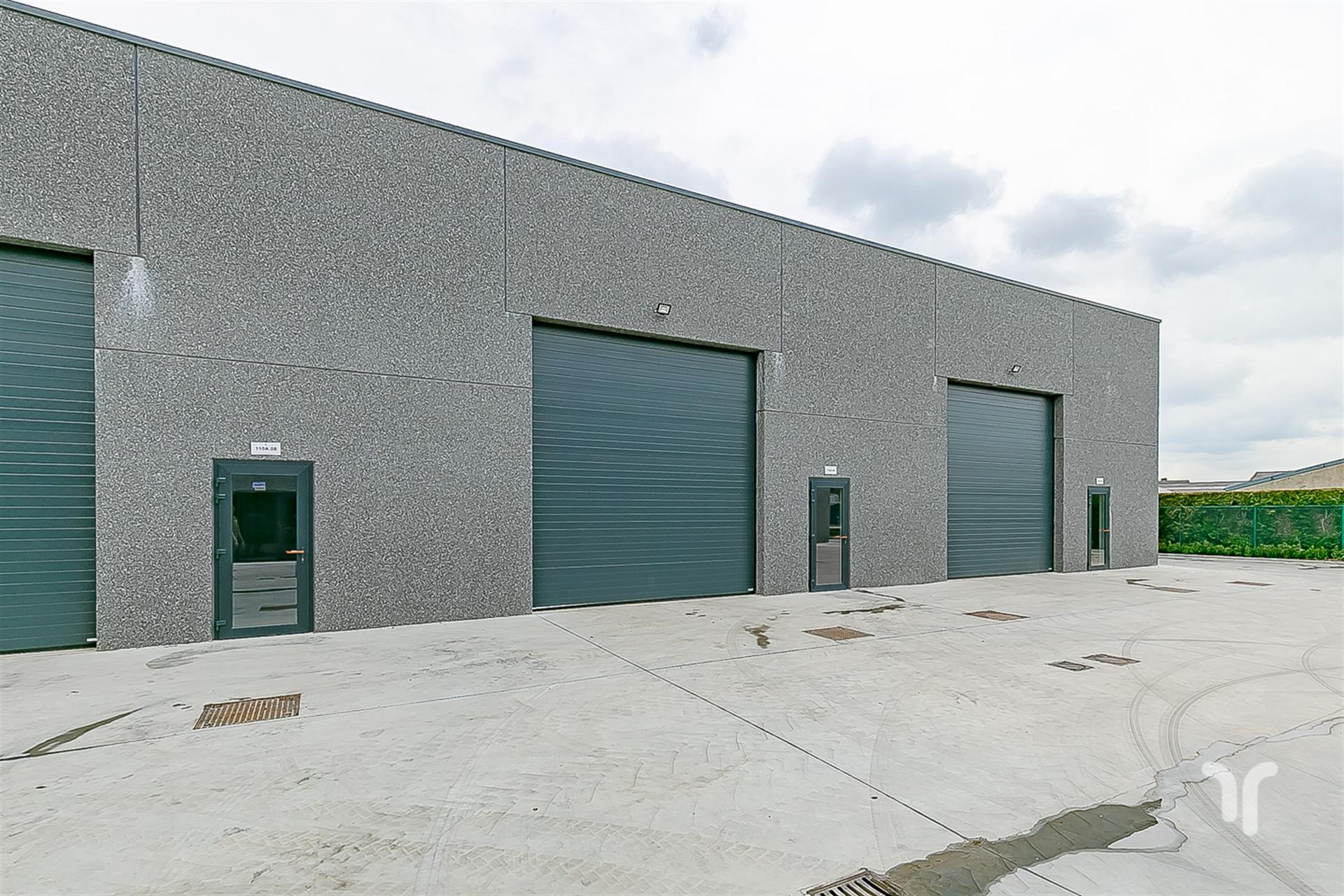 Nieuwbouw KMO-unit met een oppervlakte van 180m² foto {{pictureIndex}}