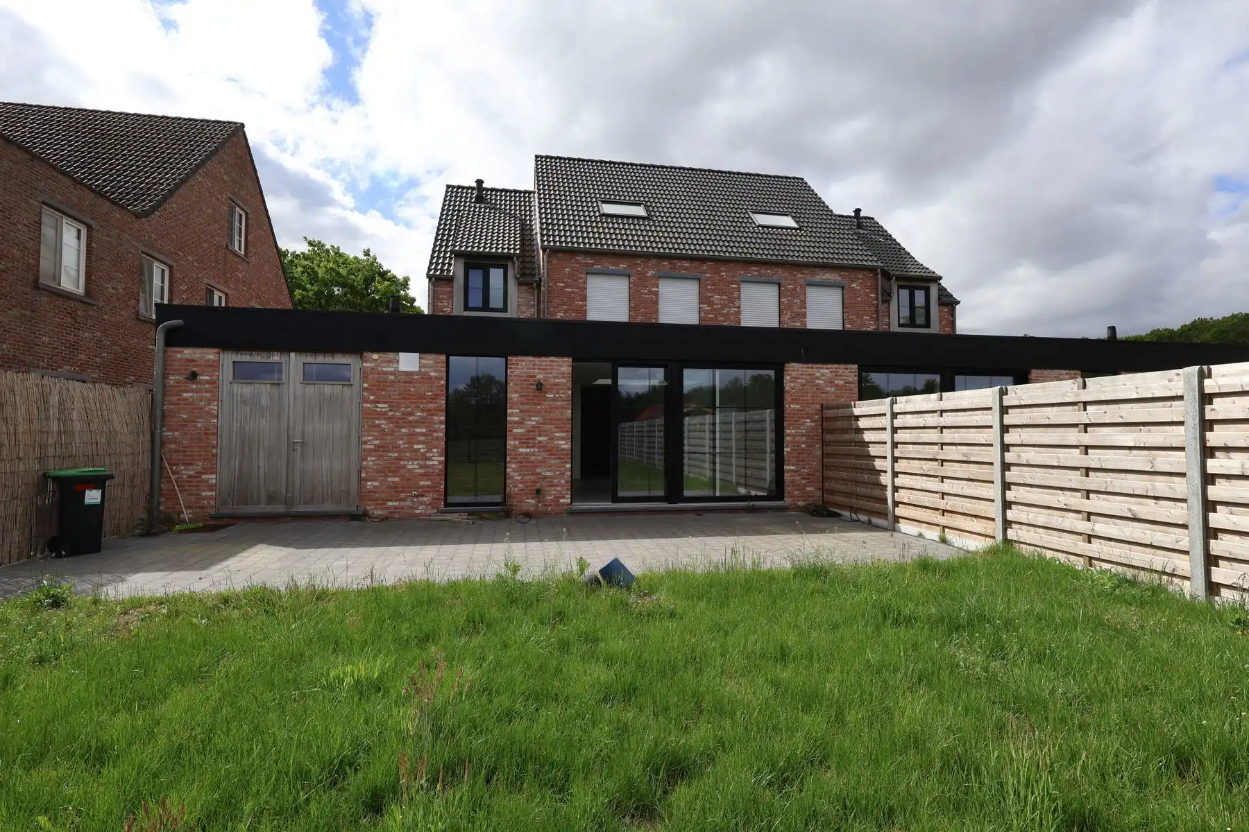 Een ruime nieuwbouwwoning met 3 slaapkamers, terras, tuin en garage.  foto 15