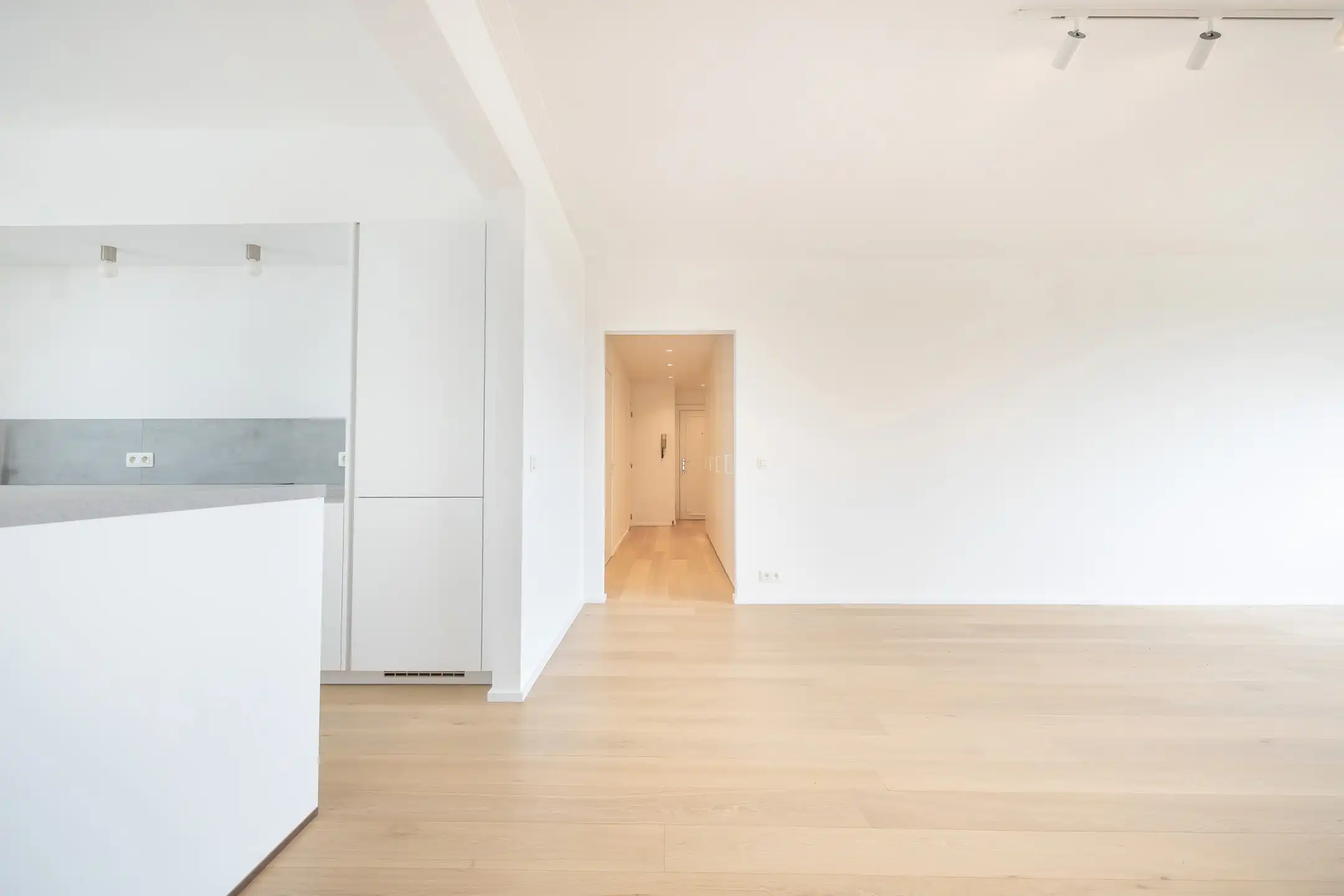 Prachtig gerenoveerd 2slpk appartement, parking en kelder foto 8