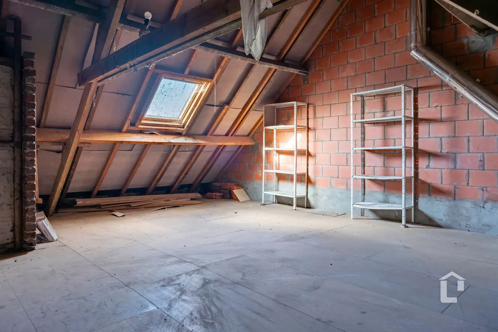 Te renoveren rijwoning met veel potentieel foto 12