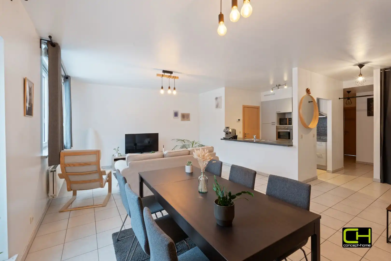 Instapklaar gelijkvloers appartement met tuin in Sint-Amandsberg foto {{pictureIndex}}