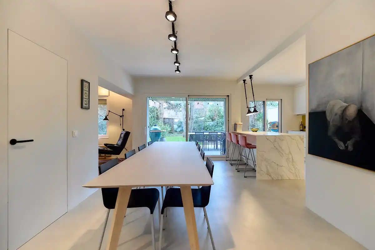 Hoogwaardig gerenoveerd villa-appartement met grote zonnige tuin. foto 3