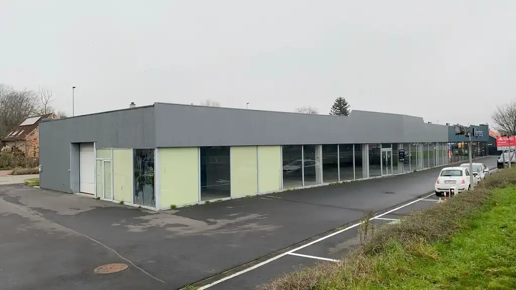 Baanwinkel te huur in de Puitvoetstraat in Sint-Niklaas foto 2