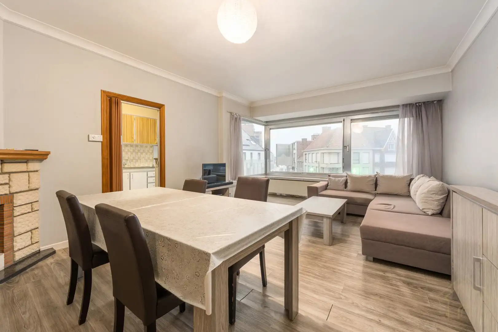 Verhuurd appartement met garage centrum Roeselare - perfect voor investeerders of starters foto {{pictureIndex}}