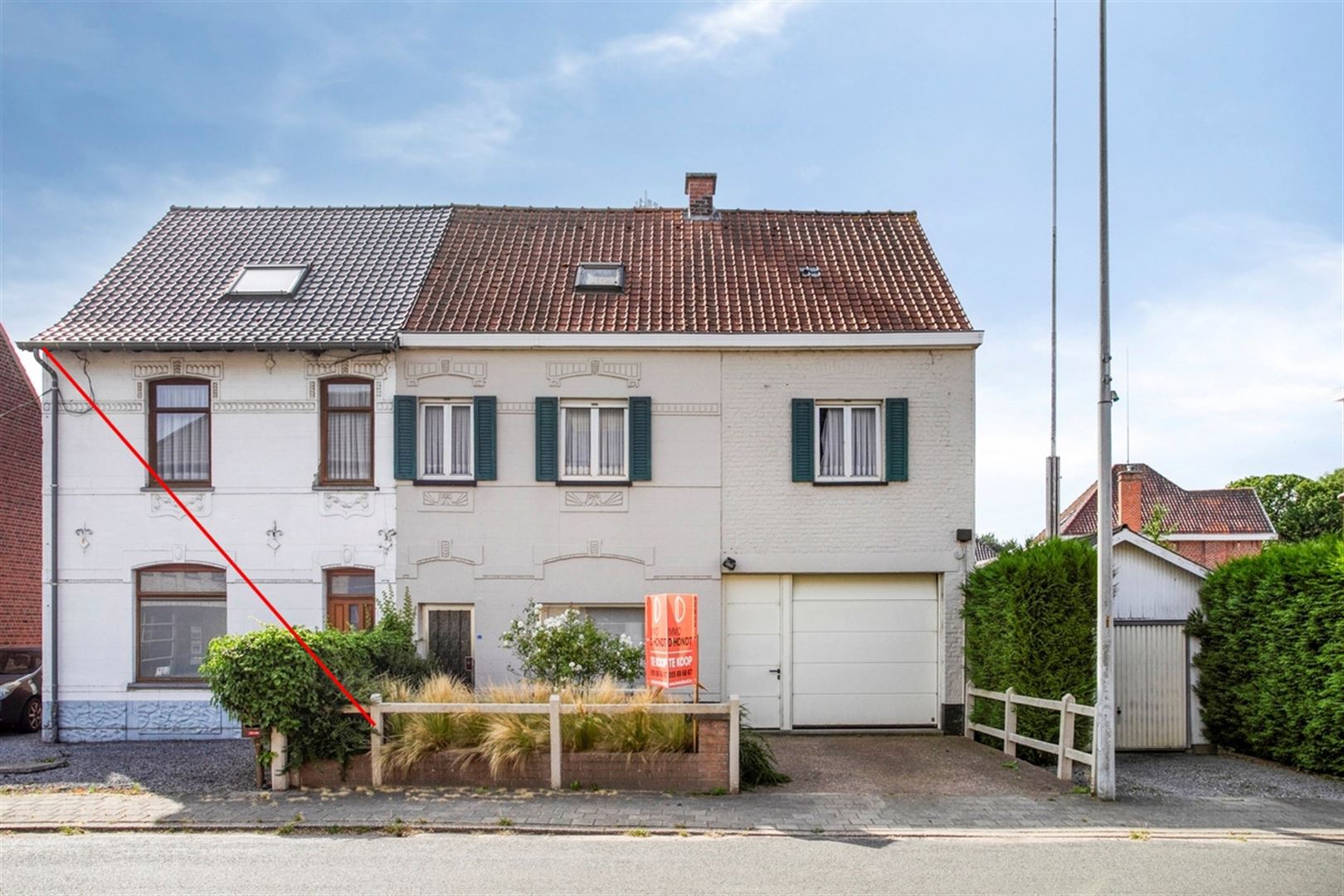 Hoofdfoto van de publicatie: Te renoveren woning centurm Anzegem