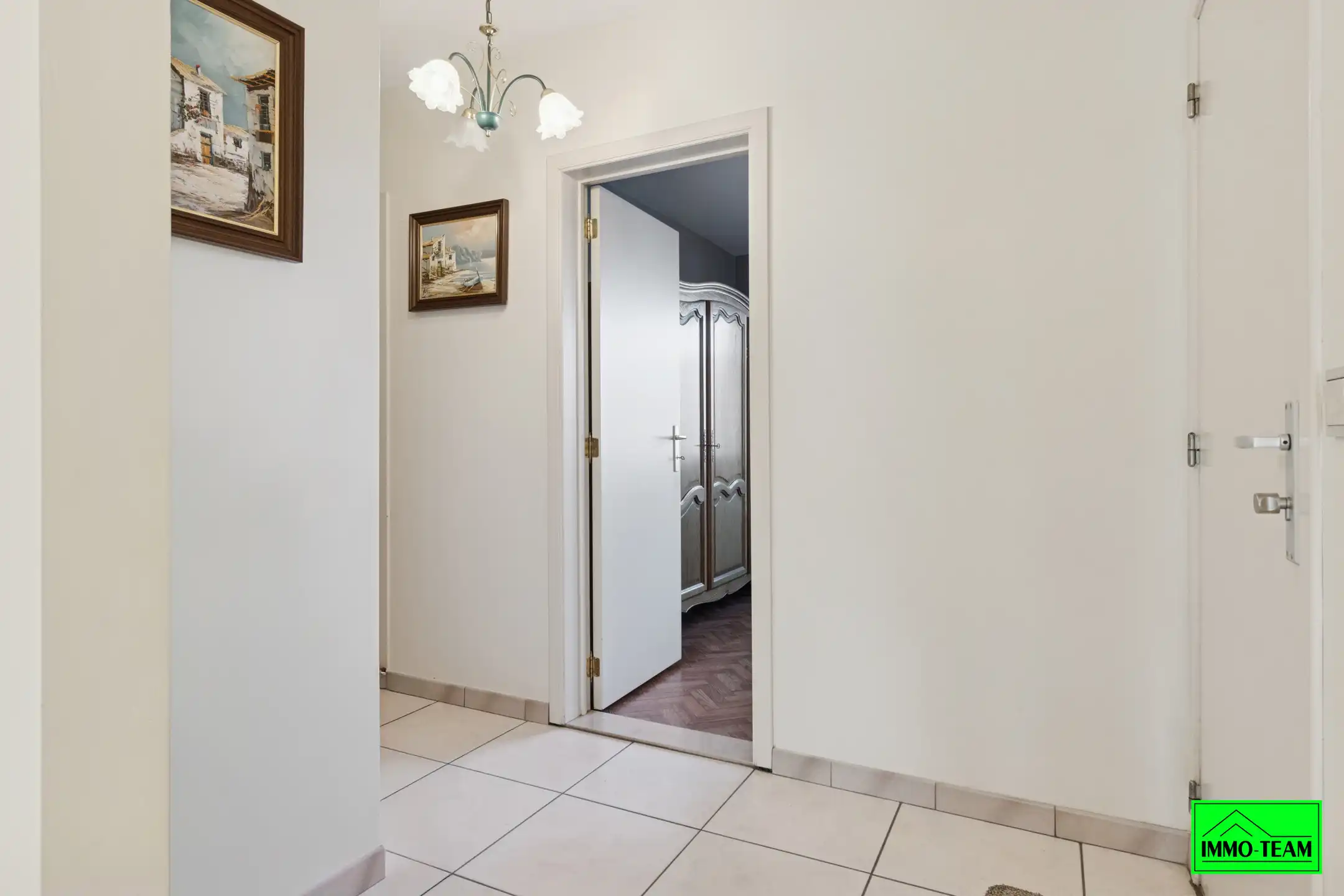 Ruim gelijkvloers appartement met garage foto 13