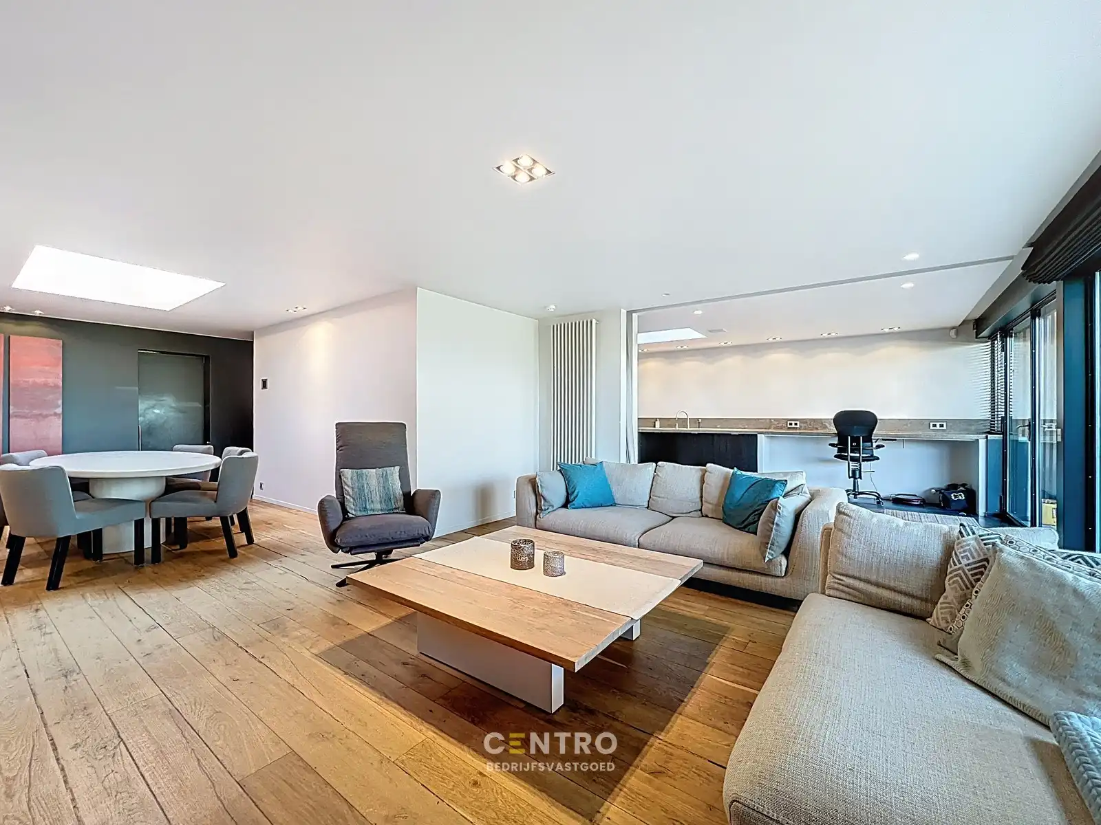 Luxueuze woning (4 slpks) + ruime showroom (of winkel, praktijkruimte, diensten, vrij beroep,...) met kantoor te Hooglede! foto 14