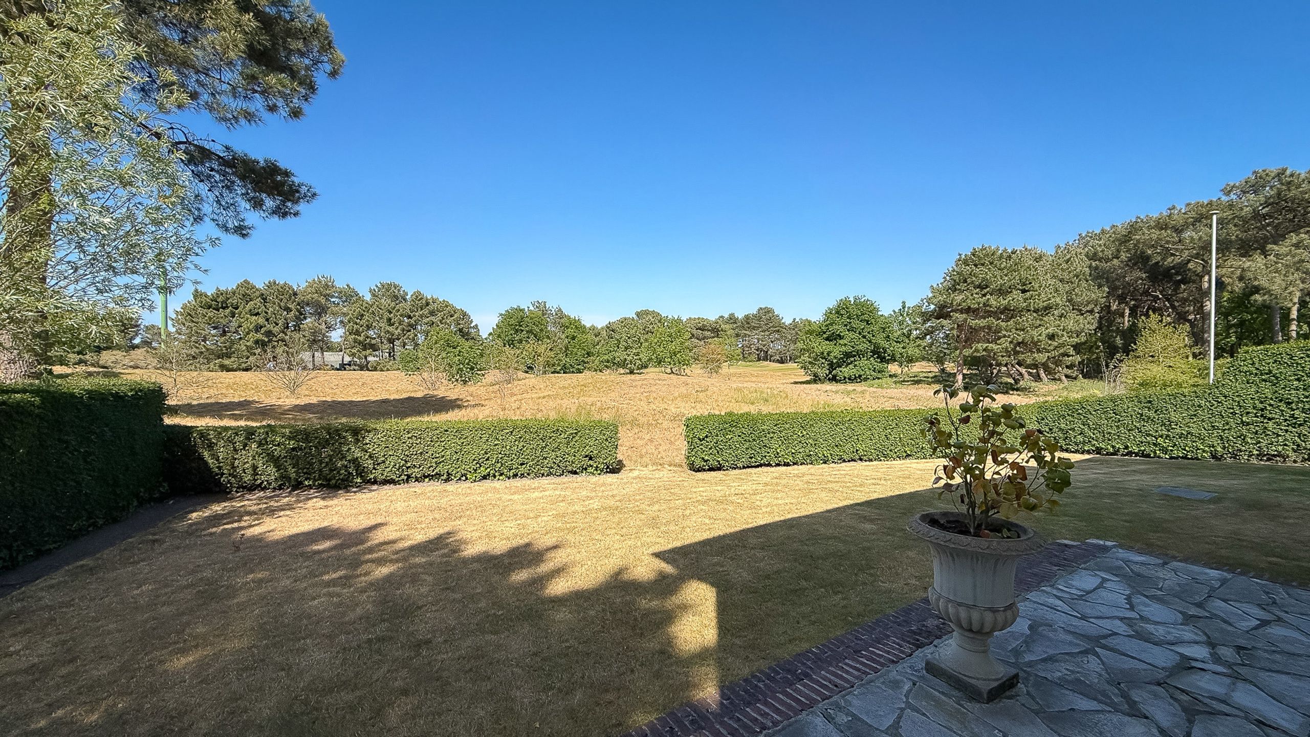 VILLA met panoramisch zicht op de ROYAL ZOUTE GOLF CLUB foto 22