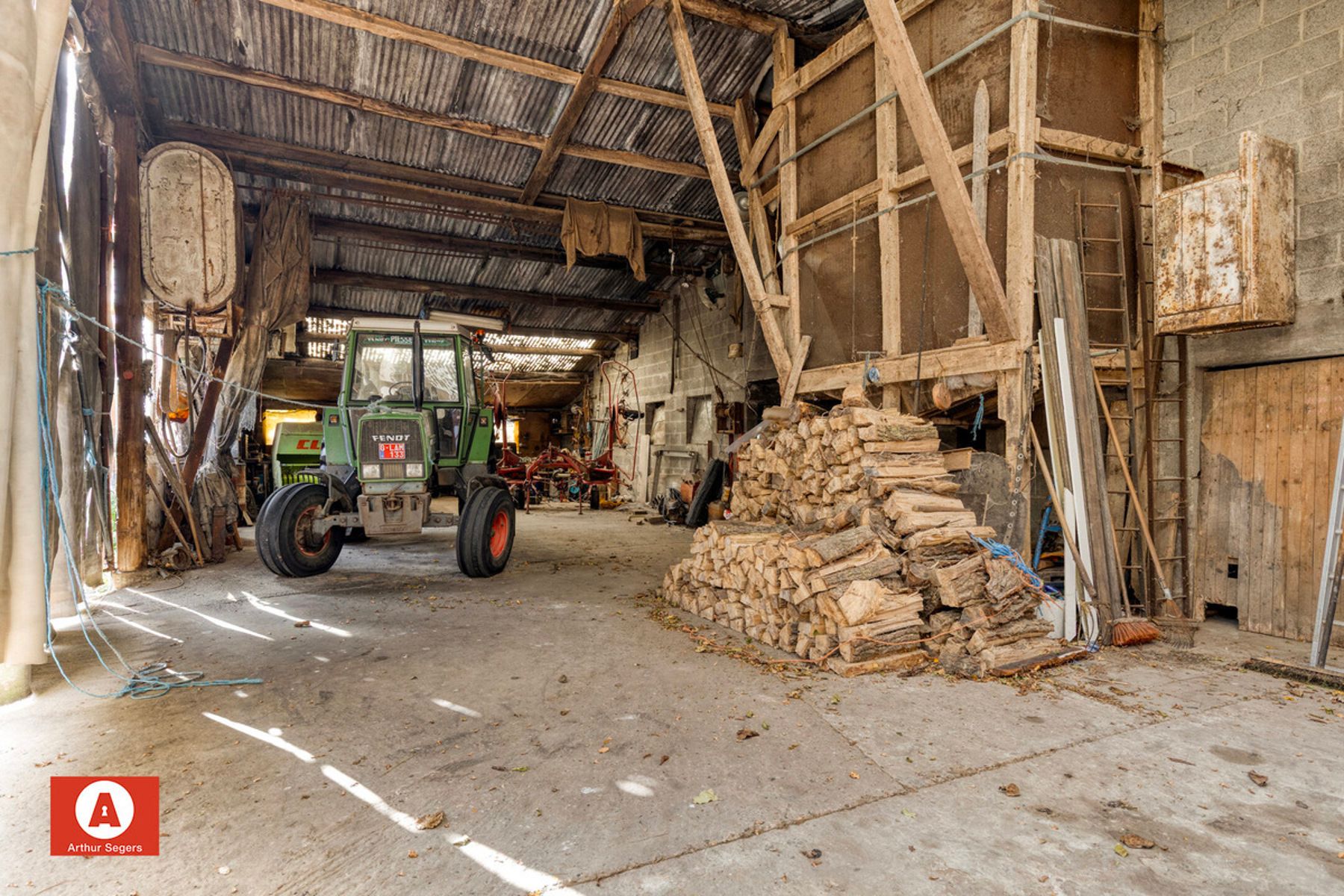 Uniek gelegen hoeve met bijgebouwen en weiland op 1,49 ha foto 15