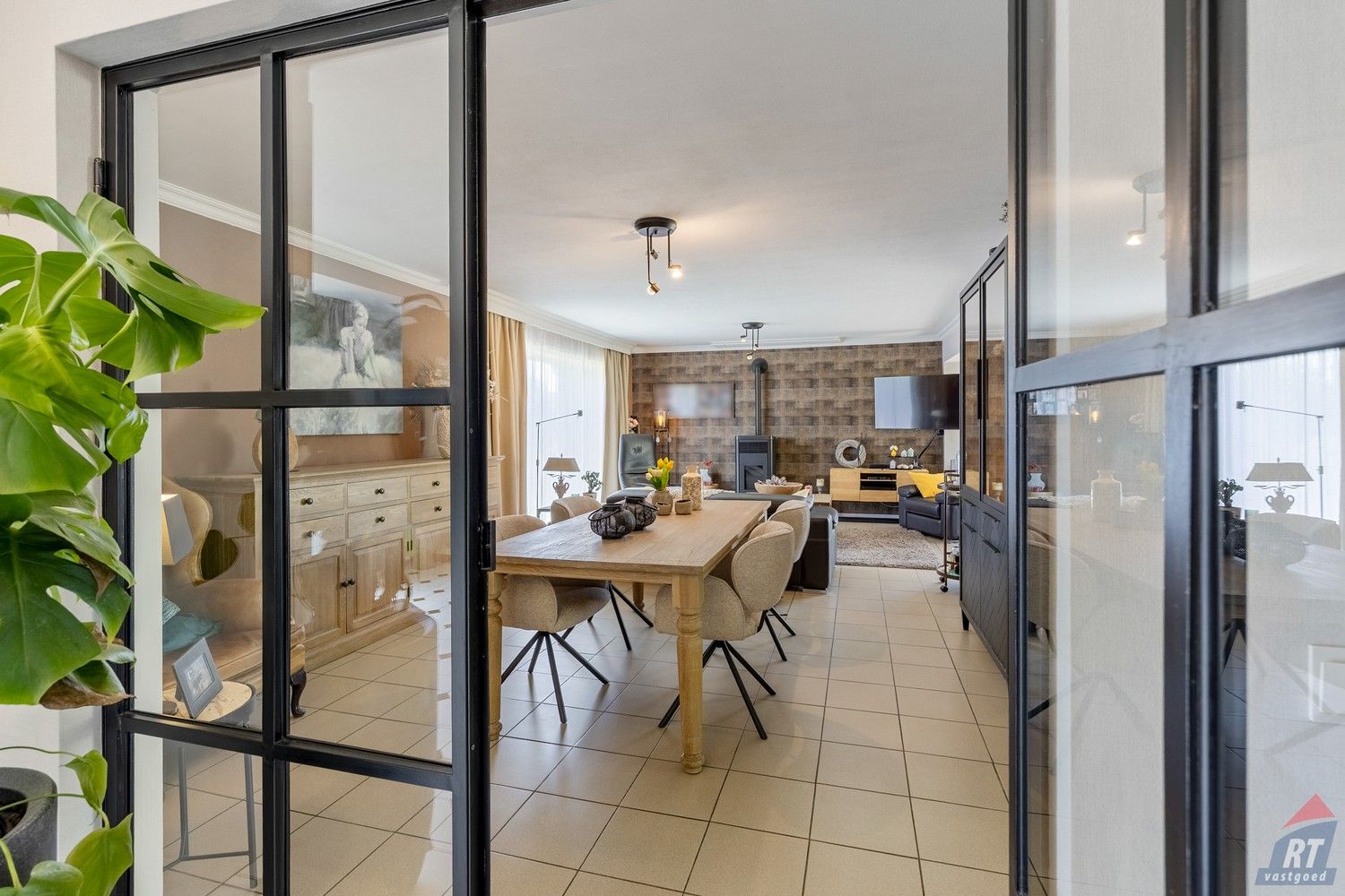 Instapklare open bebouwing met tuin op het zuidwesten en 4 slaapkamers foto 2