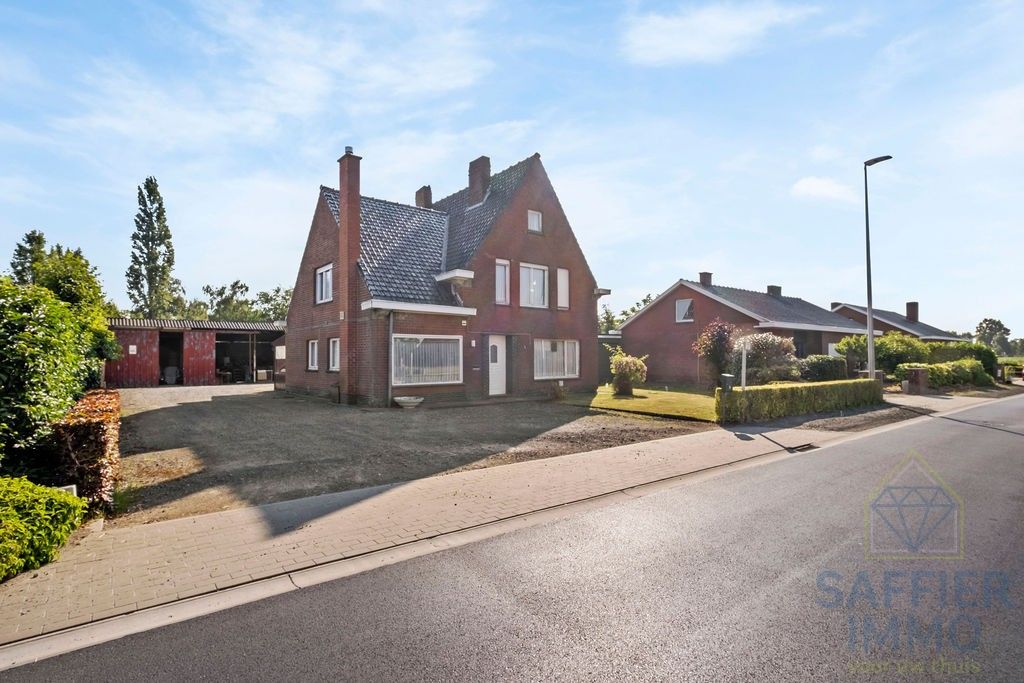 Hoofdfoto van de publicatie: Ruime woning met loods op een perceel van 2200m².