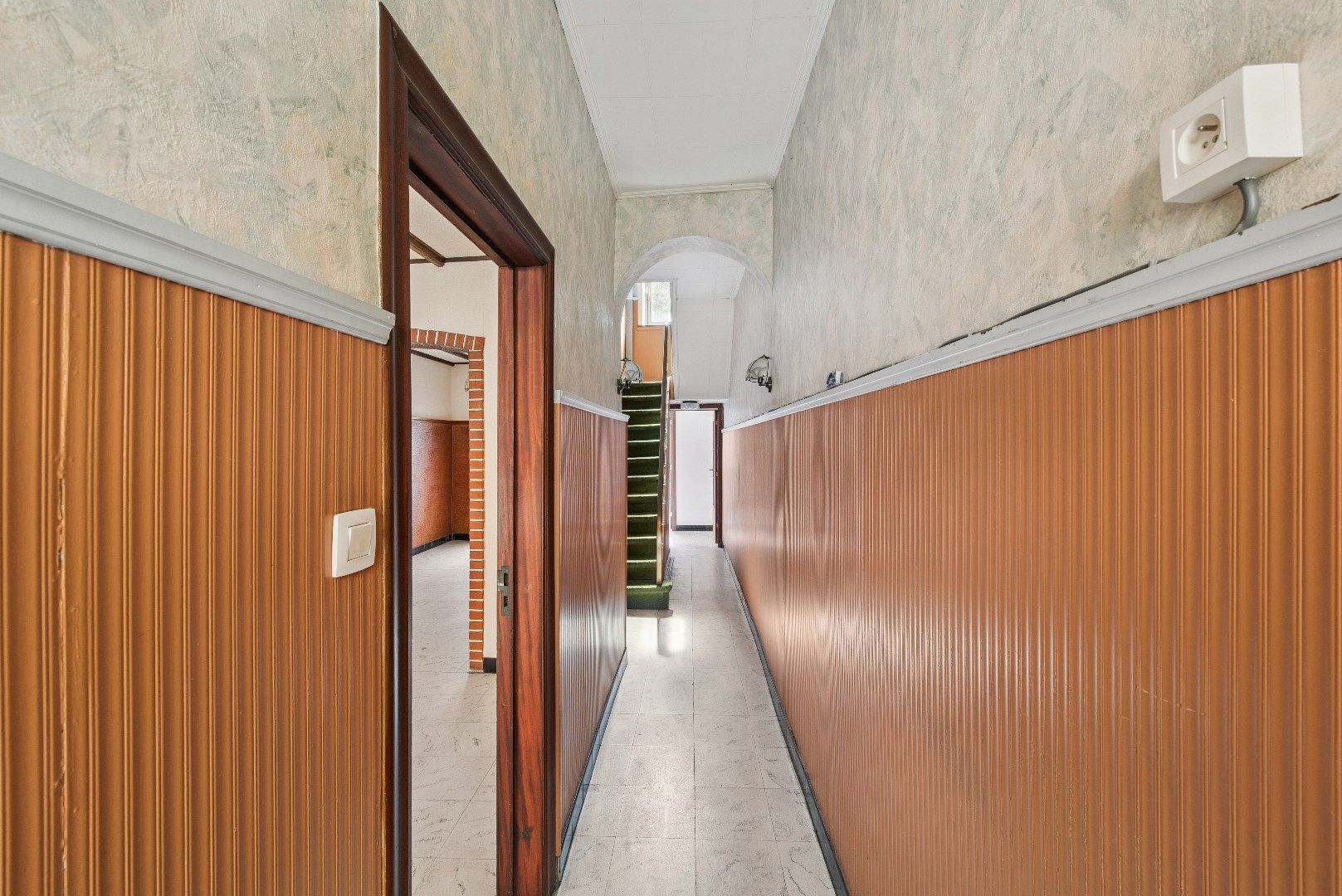 Te renoveren rijwoning nabij stadscentrum foto 4