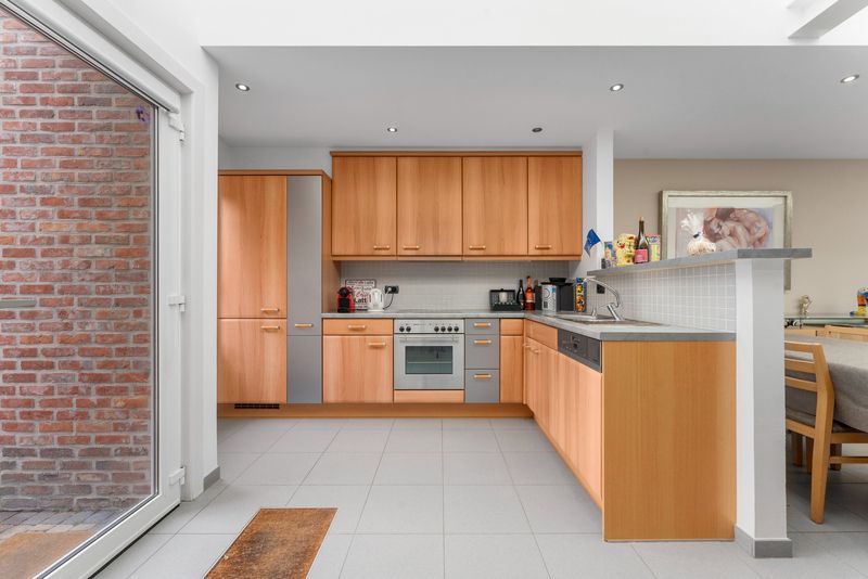 Roeselare : Instapklare, gerenoveerde rijwoning in hartje Roeselare! foto 6