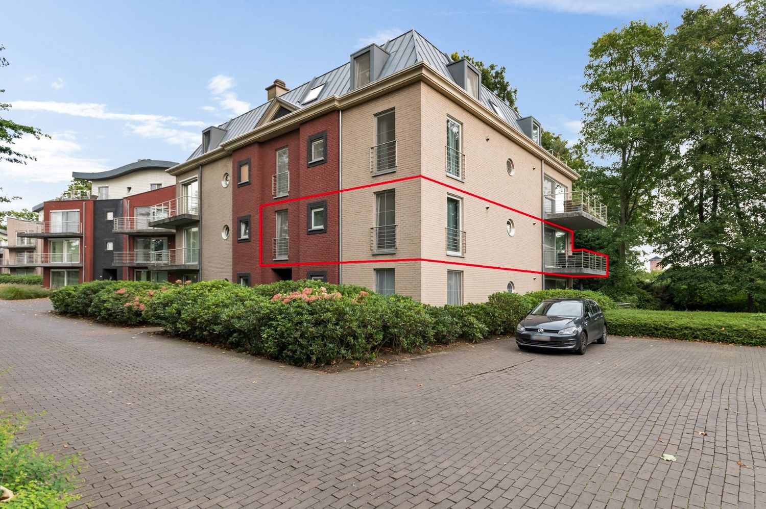 RUIM APP. IN PARKDOMEIN MET 3 SLK, 2 BADK. EN TERRAS! foto {{pictureIndex}}