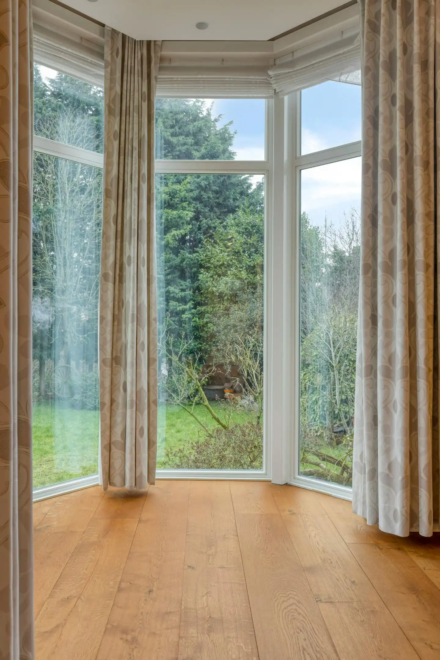 Klassevol huis met 5 slaapkamers, 3 badkamers, garage en ruime tuin te Sint-Kruis (Brugge) foto 7