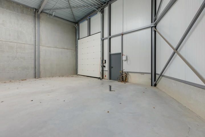 Nieuwbouw magazijn van 197,5 m² te huur nabij het centrum foto 8