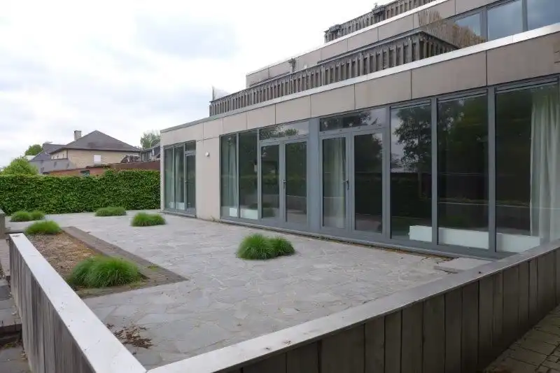 Commerciële ruimte te huur foto 2