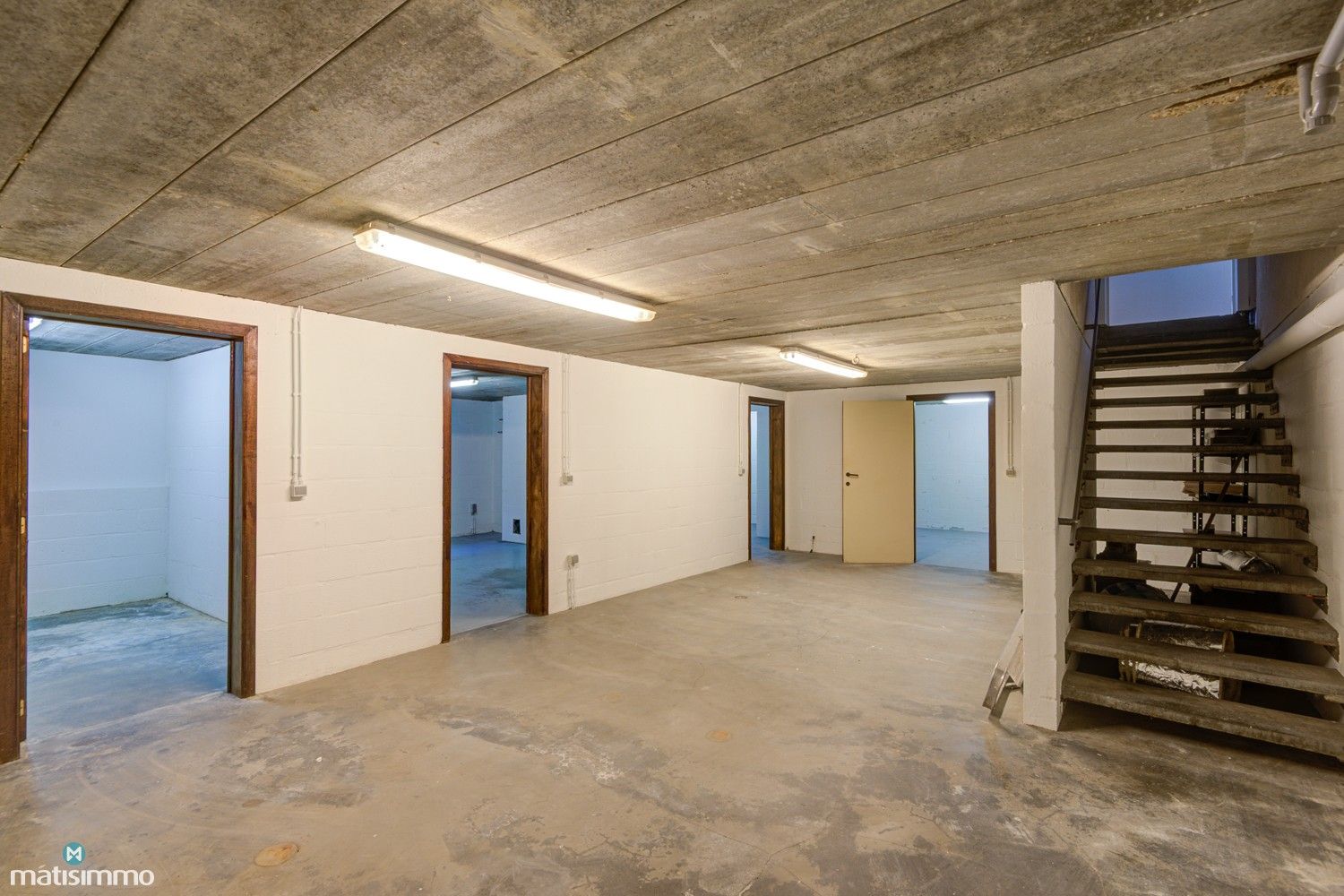 UITZONDERLIJK RUIME WONING MET 5 SLAAPKAMERS EN ONDERHOUDSVRIENDELIJKE TUIN TE MOPERTINGEN foto 29