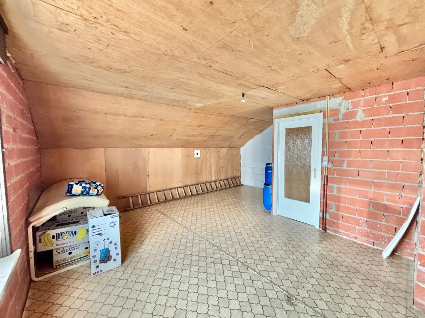 ALLEENSTAANDE VILLA OP 700M² IN EEN RUSTIGE WIJK MET 4SLPKS, GARAGE VOOR 2 WAGENS EN RUIME TUIN  foto 25