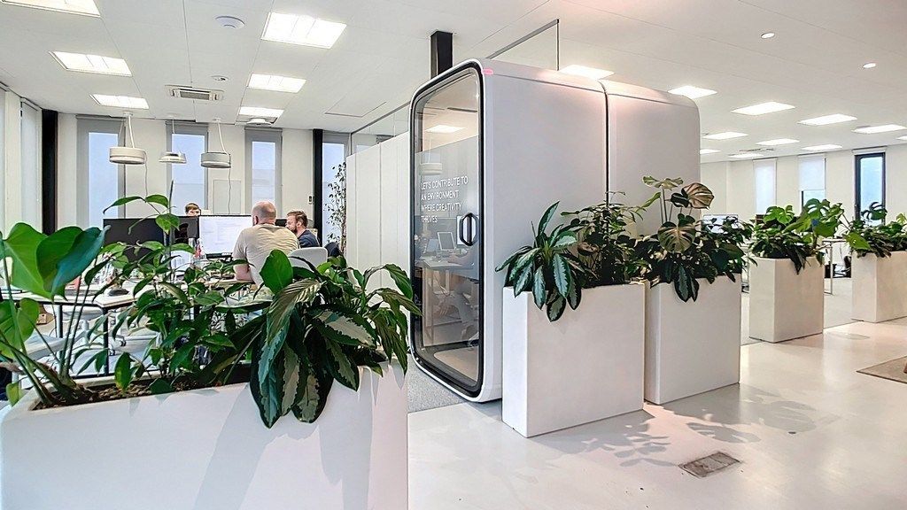 Mooi ingericht kantoor te huur in Metro Building in Antwerpen foto 7