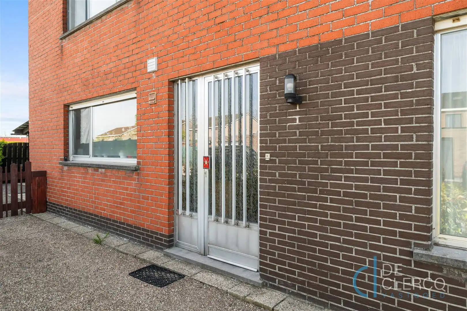 Halfopen woning met garage én grote oprit te koop Lochristi foto 2