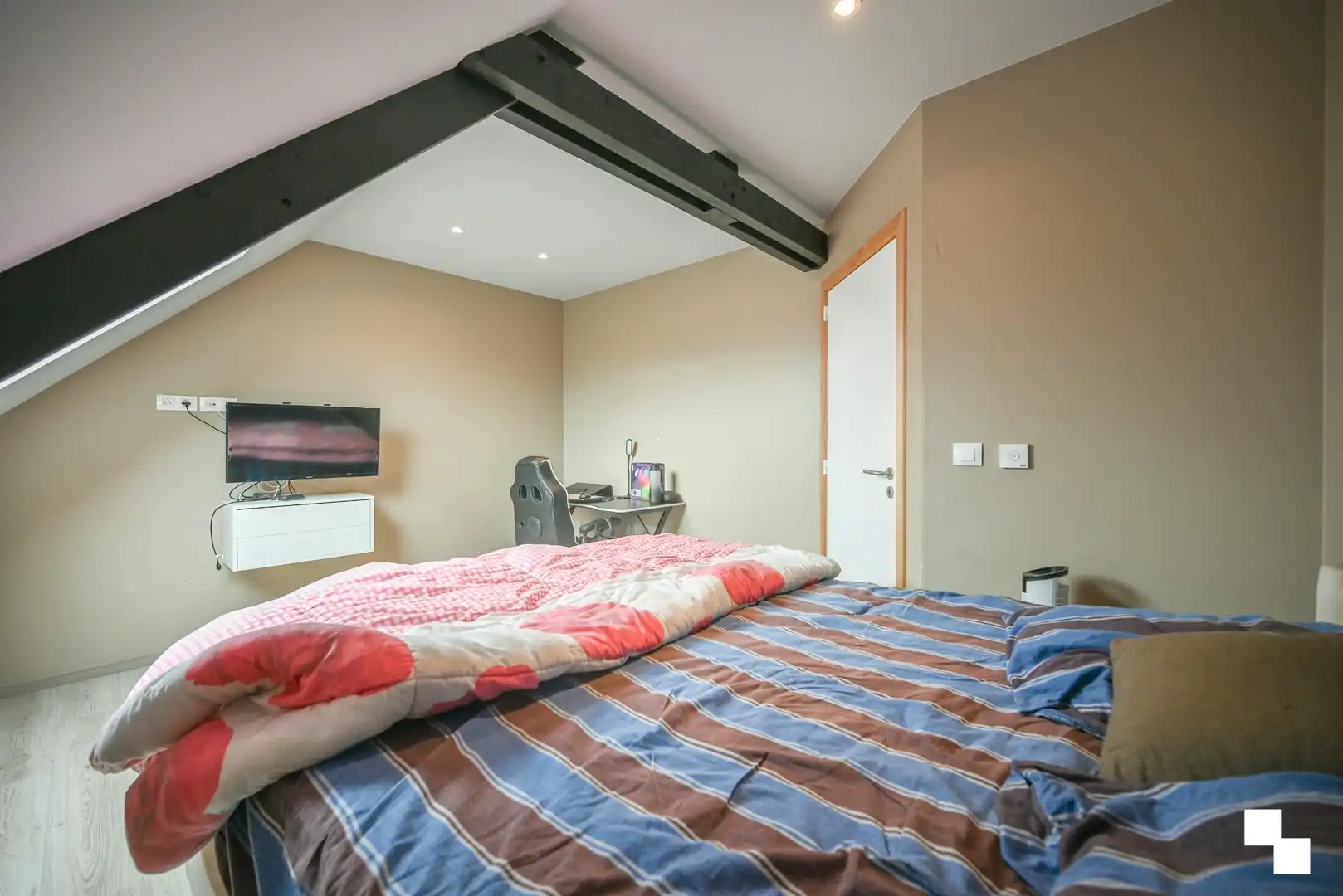 Energiezuinige, gerenoveerde gezinswoning met inpandige garage foto 37