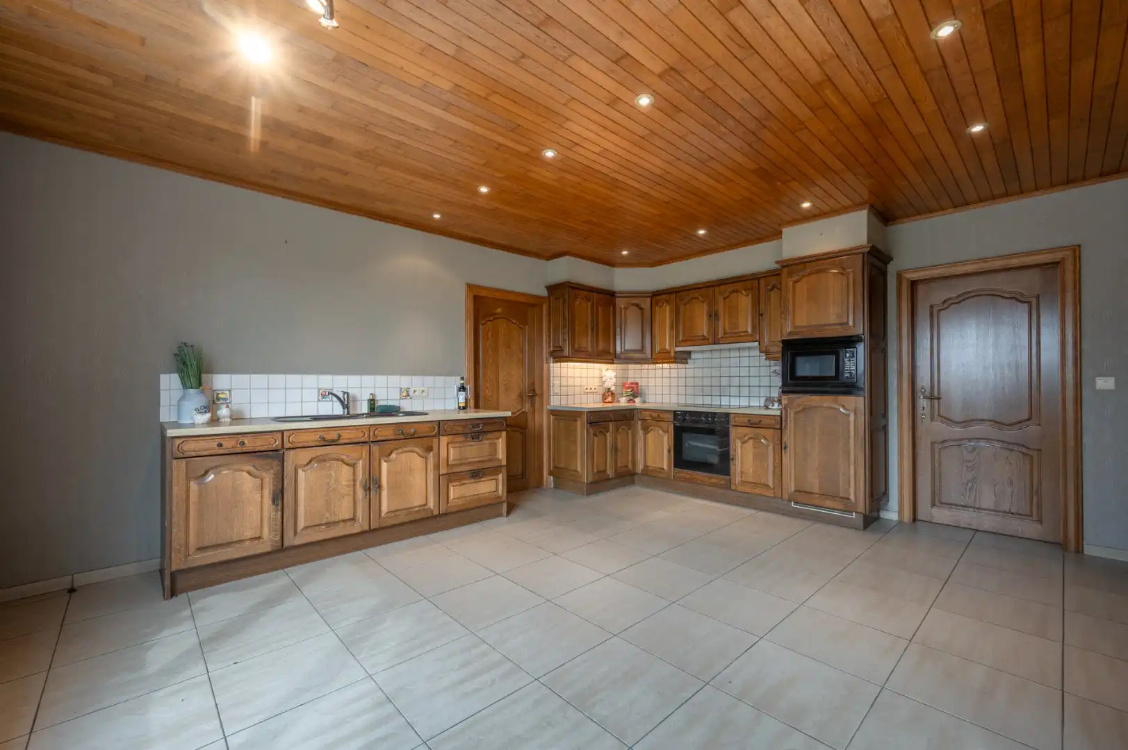 Vrijstaande woning op leuke ligging te Beernem! foto 6