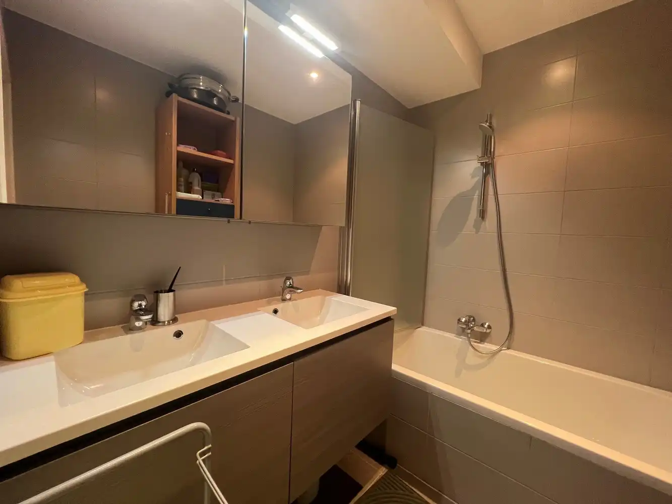 Instapklaar appartement met 2 slaapkamers en terras. foto 7