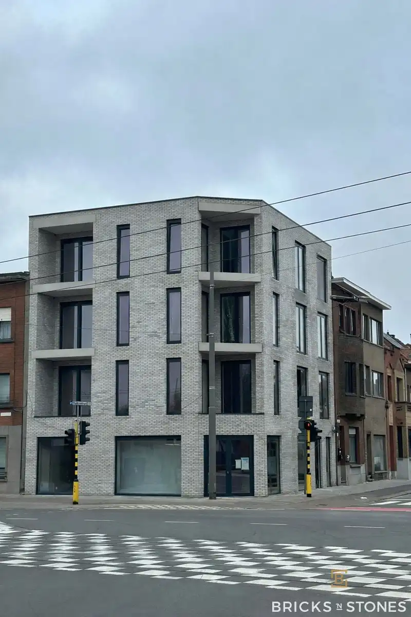 Commercieel hoekpand met uitstekende zichtbaarheid - Merksem foto {{pictureIndex}}