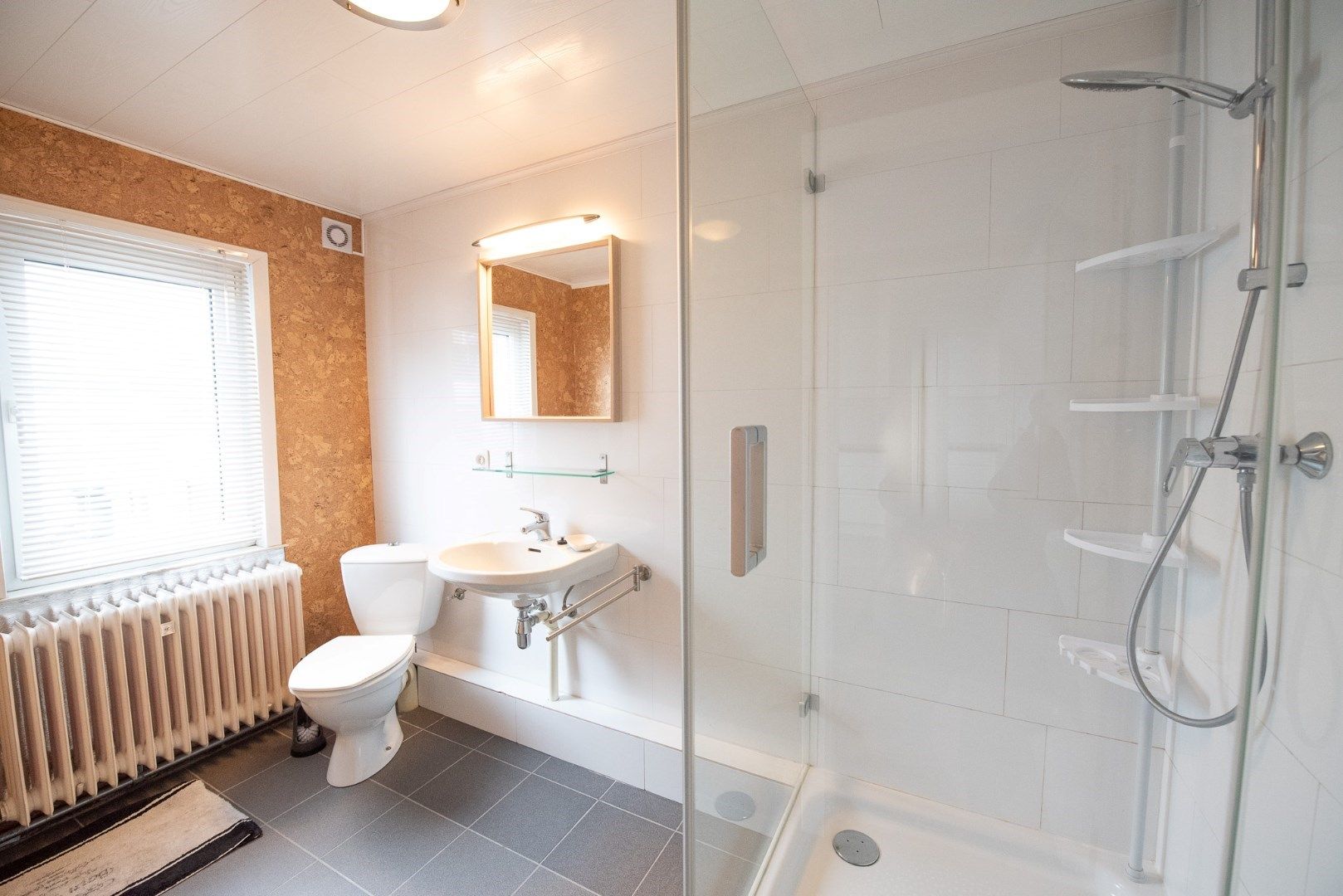 Gerenoveerd woning te huur in het centrum van Waregem! foto 9