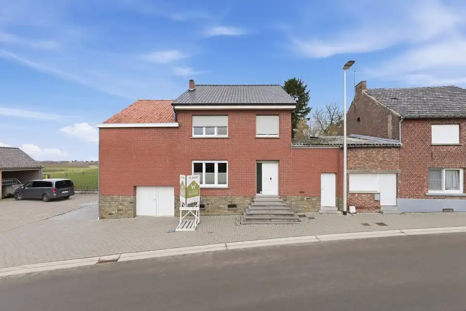 Hoofdfoto van de publicatie: INSTAPKLARE GEZINSWONING MET 3 SLKS IN GINGELOM