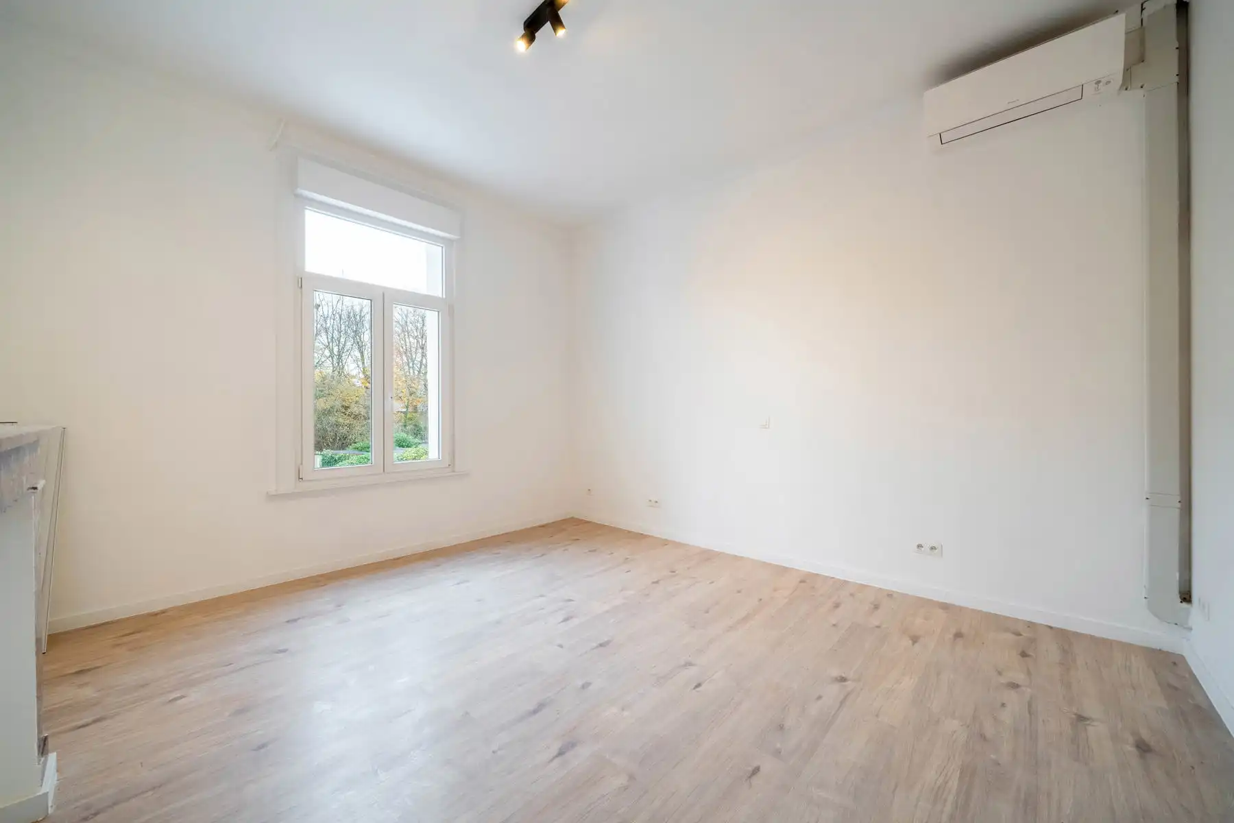 Karakteristieke HOB met 4 slpk in centrum Heist foto 16