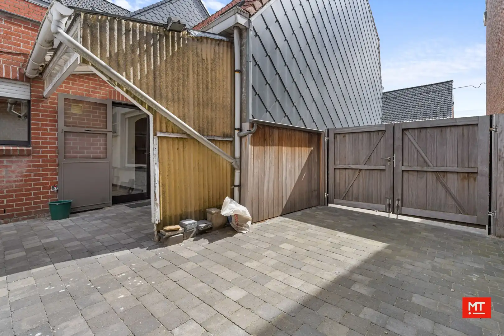 Te renoveren halfopen woning met 3 slaapkamers, Westgerichte tuin en garage op een rustige locatie in Beselare foto 17