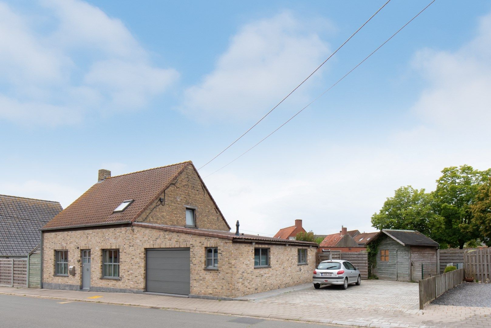 Alleenstaande woning met 3 slaapkamers, garage en tuin. foto 1