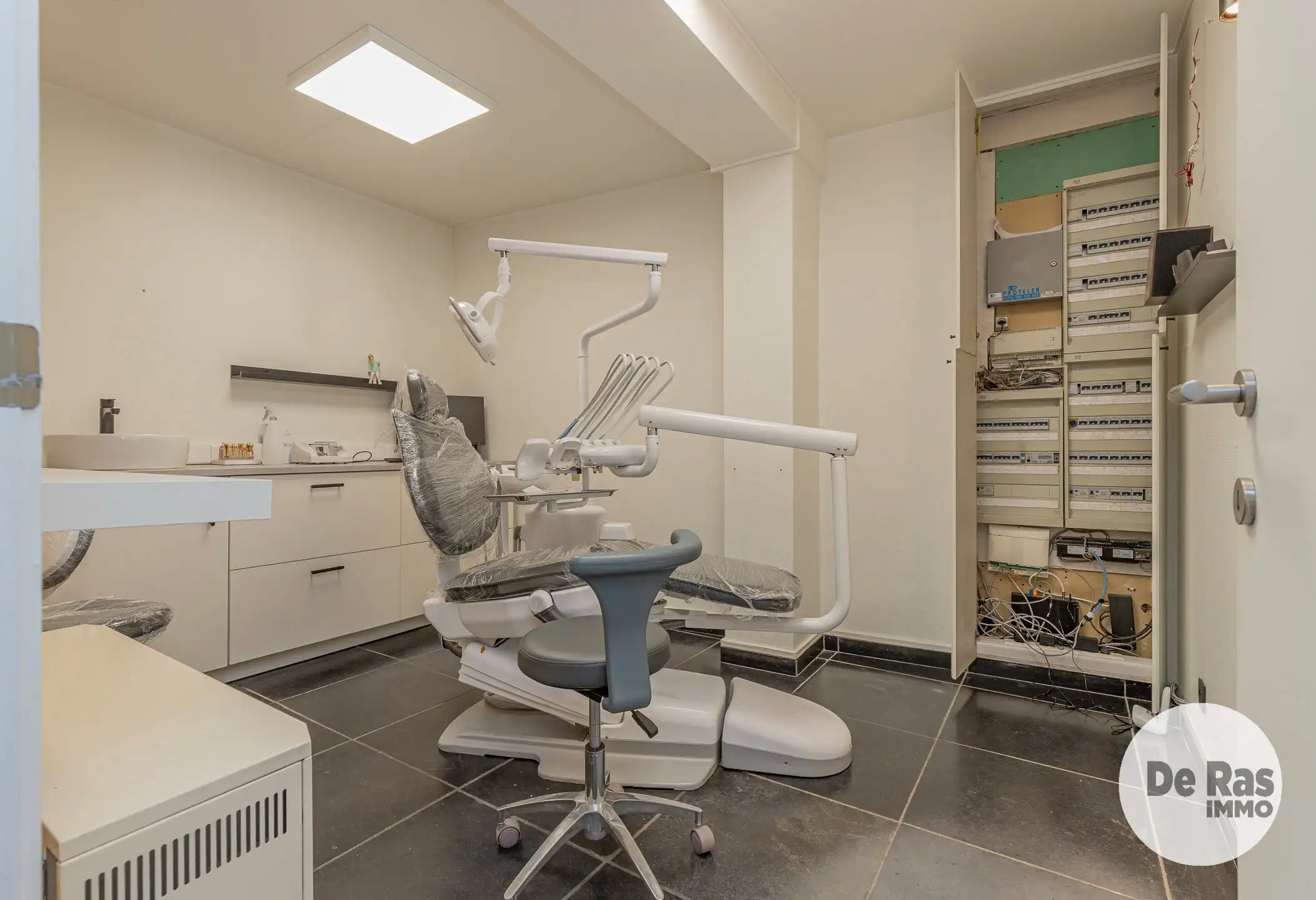Splinternieuwe tandartspraktijk in centrum–145 m²-3 kabinetten foto 14