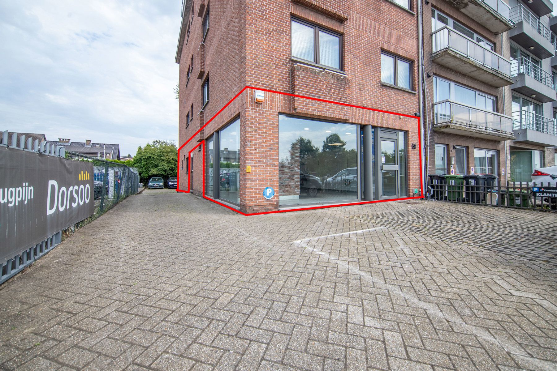 Commercieel gelijkvloers te Aartselaar.&nbsp; foto {{pictureIndex}}