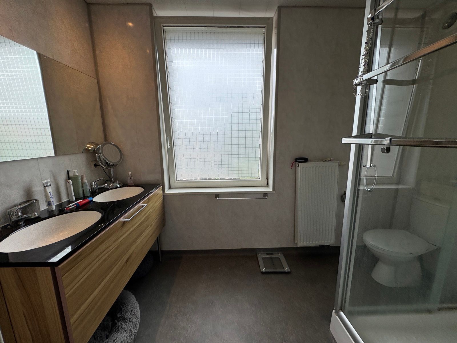 Goed gelegen woning met 3 slaapkamers en autostaanplaats foto 10