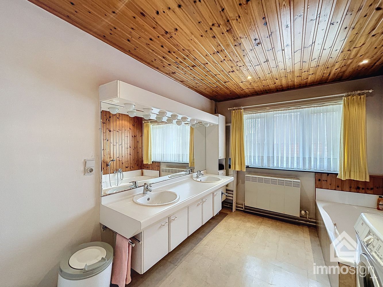 Ruim triplex appartement met vier slaapkamers in hartje Bocholt! foto 14