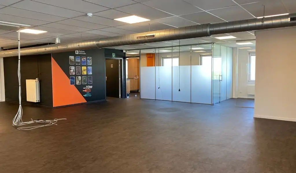 Ingedeeld kantoorverdiep te huur nabij N47 in Lokeren foto 19