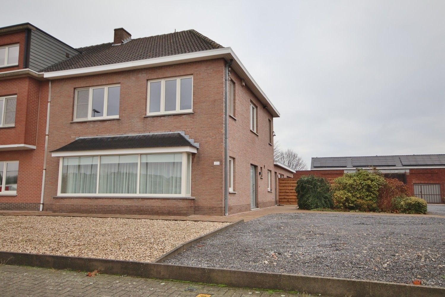 Ruime instapklare woning met 3 slaapkamers foto {{pictureIndex}}