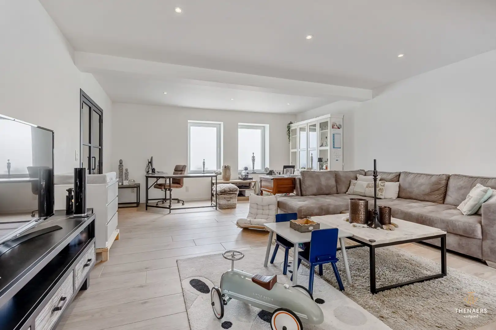 Karaktervolle hoevewoning met 3 slaapkamers, gezellige binnenkoer en tuin op een perceel van 370 m². foto 3